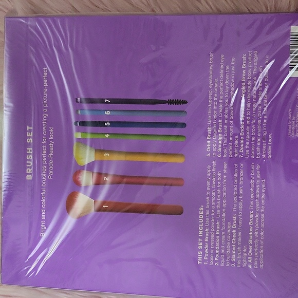Brand New MACY'S THANKSGIVING DAY BRUSH SET - Picture 2 of 4
